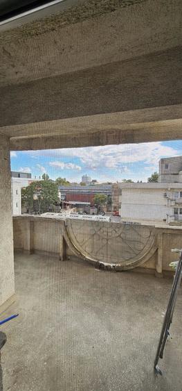 Apartament cu 3 camere decomandat, mobilat în Central