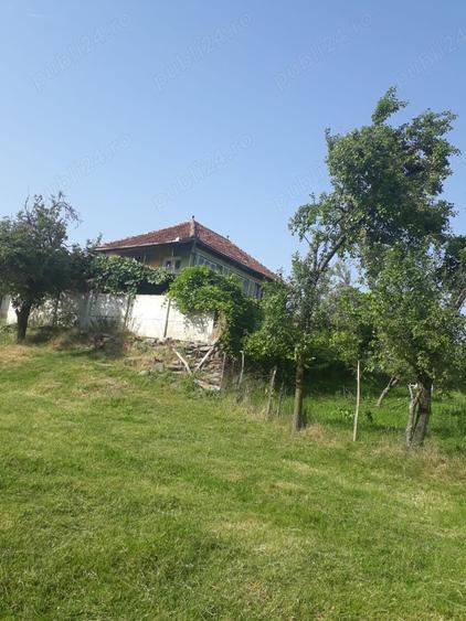 Casă cu 2 camere cu Teren 9050 Mp în Crasna