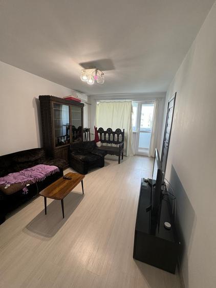 Apartament cu 3 camere semidecomandat, mobilat în Drumul Taberei