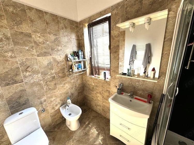 Casă cu 6 camere cu Teren 302 Mp în Central