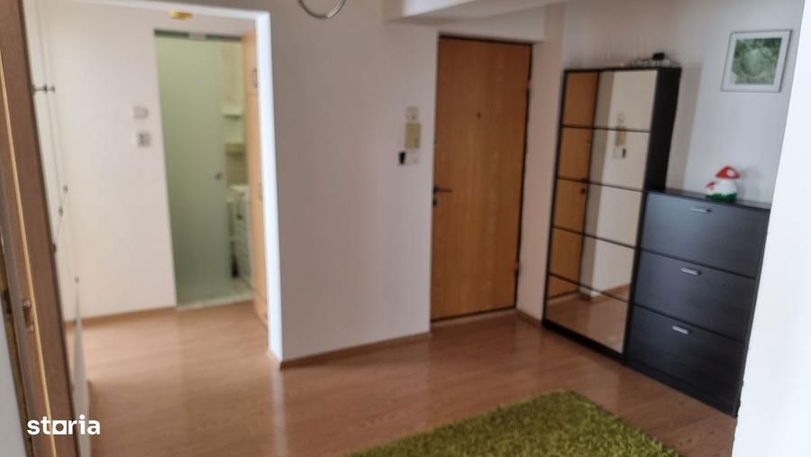 Apartament cu 3 camere, mobilat în Titan