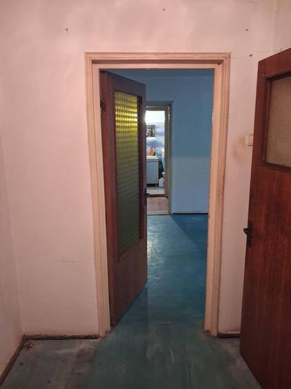 Apartament cu 3 camere semidecomandat în Berceni