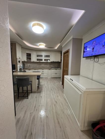 Casă individuală cu 10 camere cu Piscina în Stadion