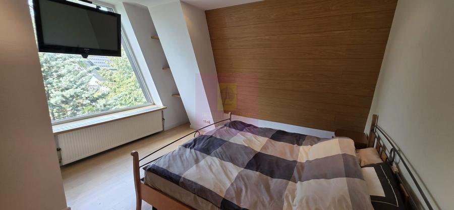 Casă individuală cu 10 camere cu Canalizare în Central