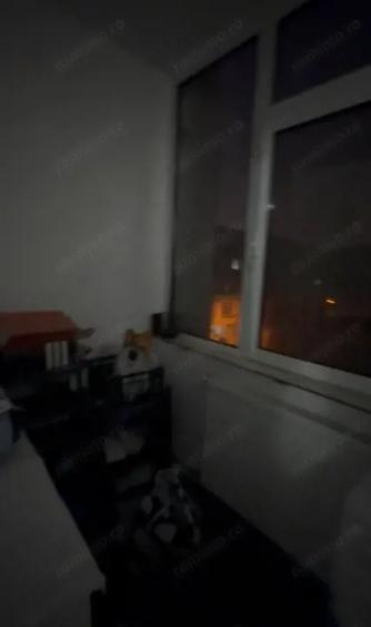 Apartament cu 3 camere semidecomandat, mobilat în Micro 17