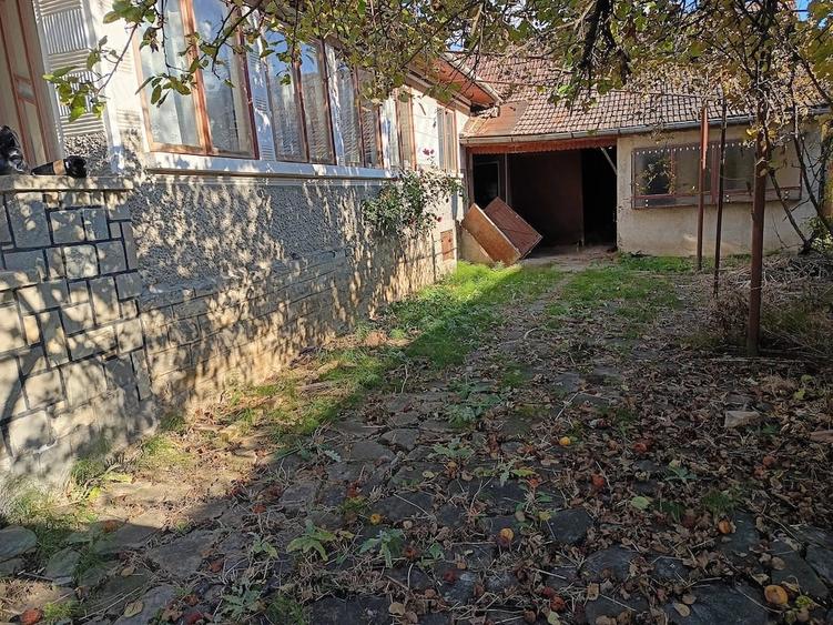 Teren de 2000 mp, în Poiana