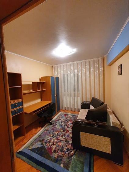 Apartament cu 3 camere decomandat în Cetate