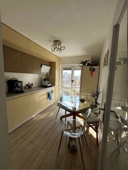Apartament cu 4 camere semidecomandat în Telegrafului