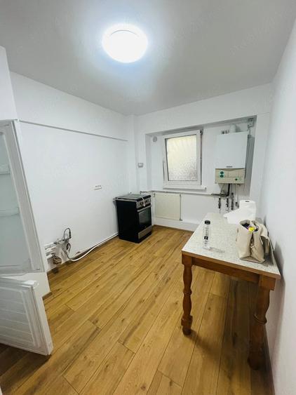 Apartament cu 4 camere decomandat în Tineretului
