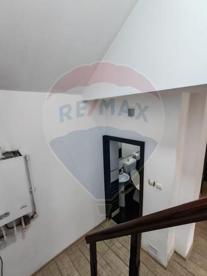 Casă cu 4 camere cu Teren 50 Mp în Blumăna