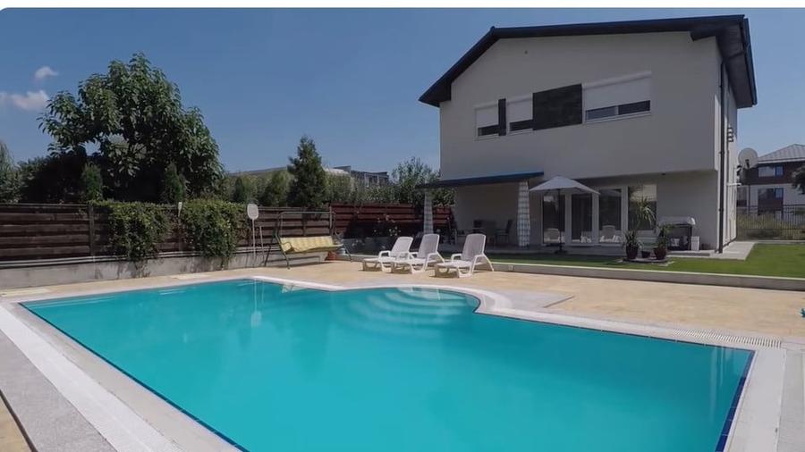 Casă individuală cu 4 camere cu Piscina în Borhanci