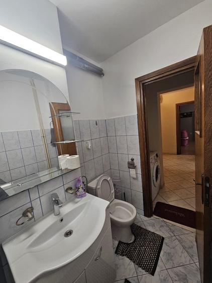 Inchiriez apartament buzaului etaj 1 - 2