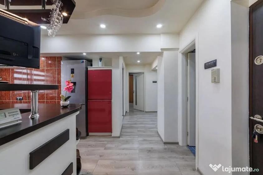 Apartament cu 3 camere decomandat în Prundu