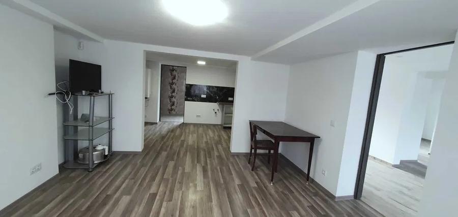 Casă cu 6 camere cu Teren 400 Mp în Râșnov