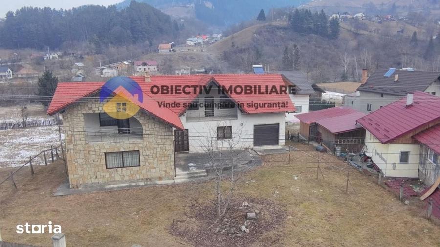 Casă cu 4 camere cu Teren 1376 Mp în Borca