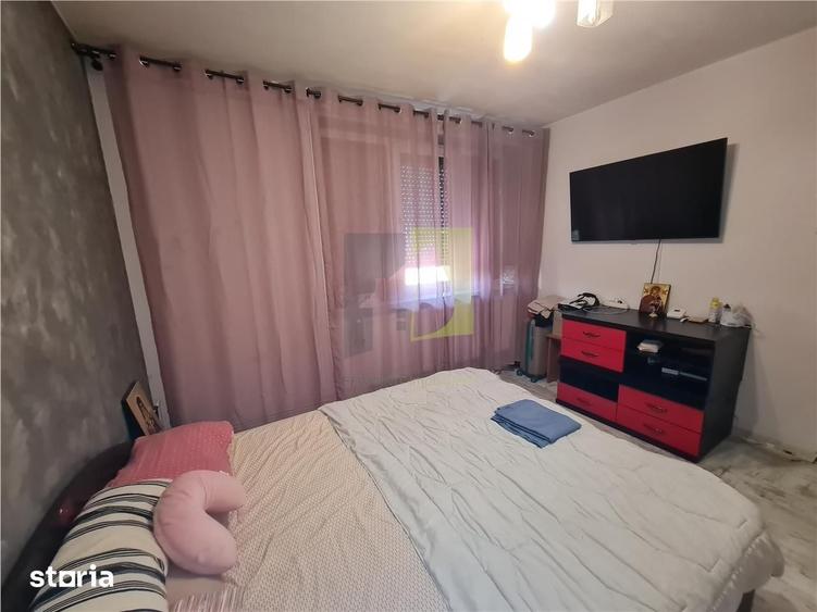 Apartament cu 3 camere semidecomandat în Ultracentral