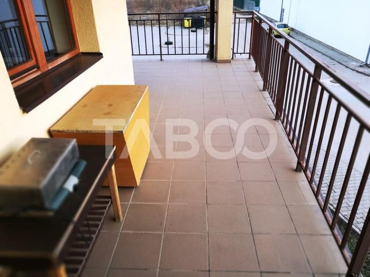 Apartament cu 3 camere decomandat, mobilat în Piața Cluj