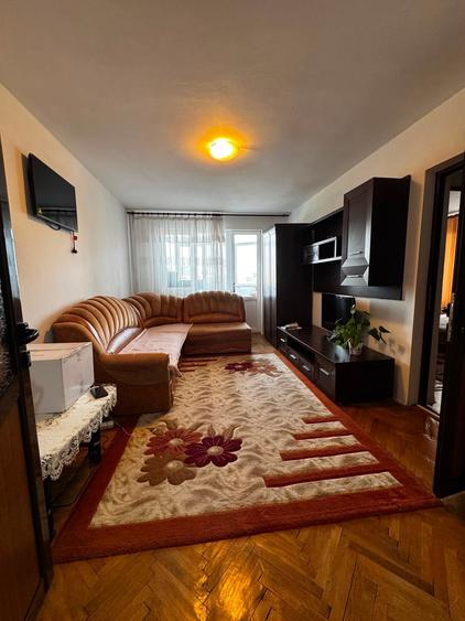 Apartament cu 2 camere decomandat în Podu Roș