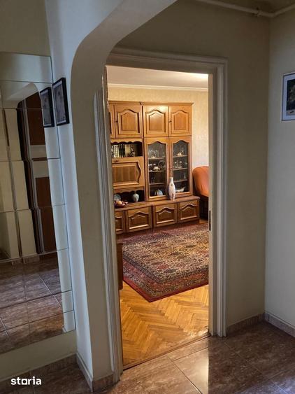 Apartament cu 3 camere decomandat în Tomis III