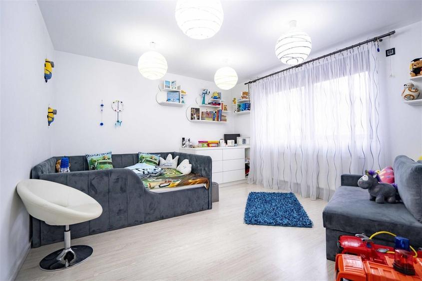 Casă individuală cu 5 camere decomandat cu Canalizare în Ultracentral