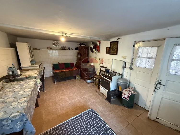 Casă individuală cu 5 camere cu Teren 1599 Mp în Vest