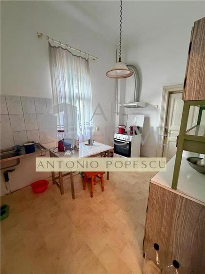Casă individuală cu 4 camere cu Teren 285 Mp în Central