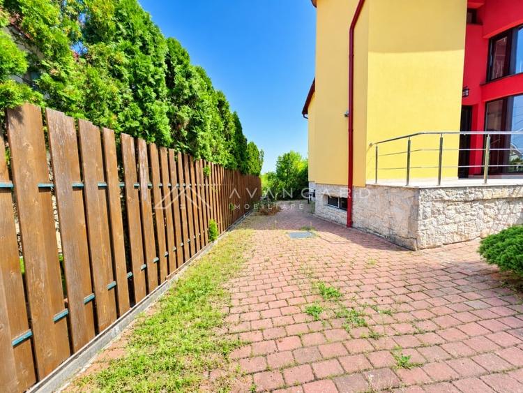 Casă individuală cu 3 camere cu Canalizare în Europa