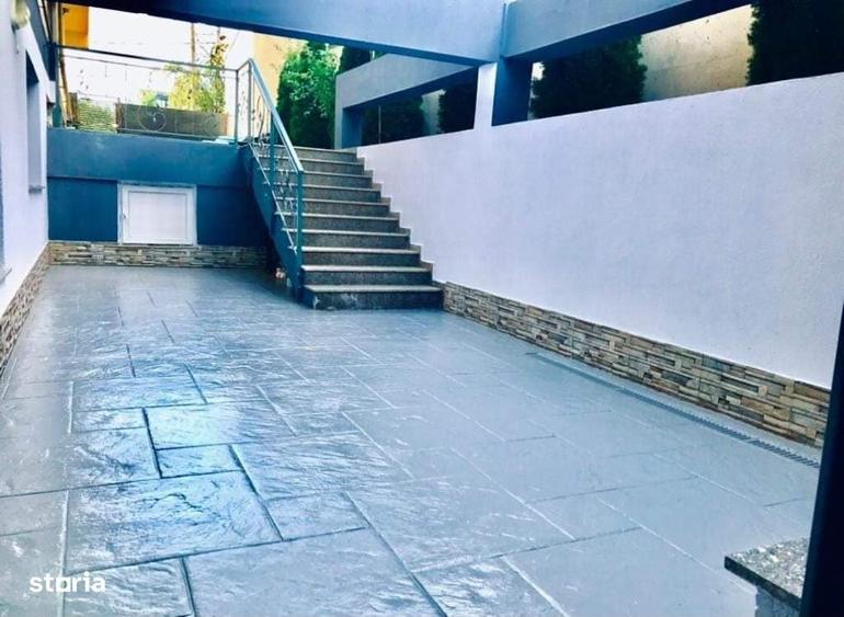 Apartament cu 3 camere decomandat în Jiului