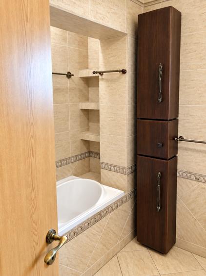 Apartament cu 3 camere decomandat, mobilat în Torontalului