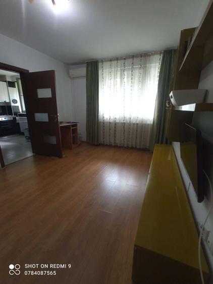 Apartament cu 2 camere semidecomandat în 1 Mai