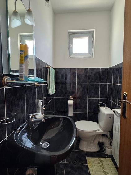 Casă individuală cu 6 camere cu Canalizare în Lazu