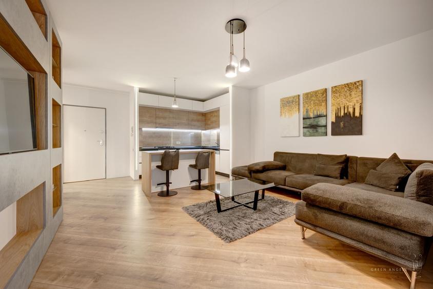 Apartament cu 3 camere semidecomandat, mobilat în Pipera