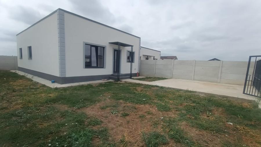 Casă individuală cu 4 camere cu Canalizare în Cârcea