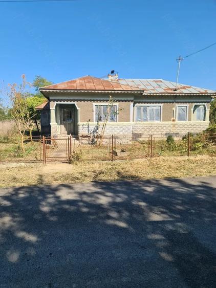 Casă cu 3 camere cu Teren 1314 Mp în Central
