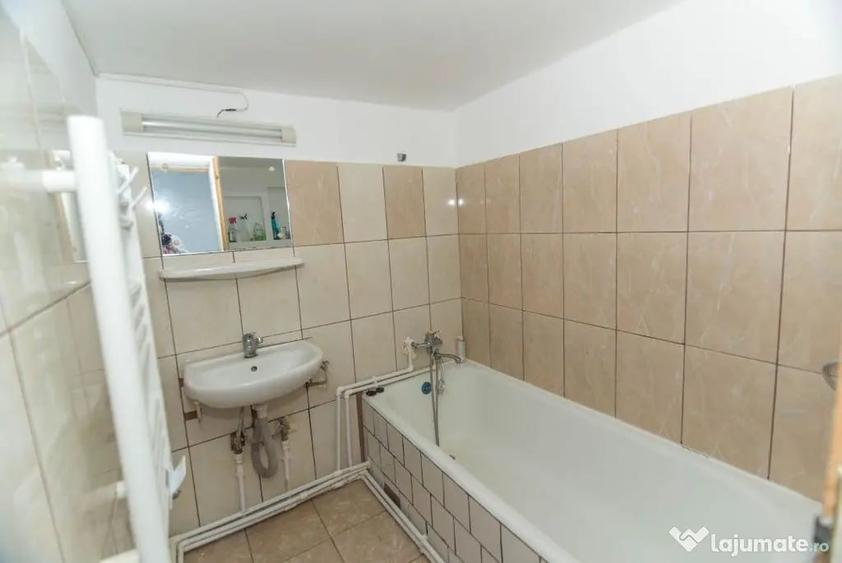 Casă cu 3 camere cu Teren 1000 Mp în Văcarea