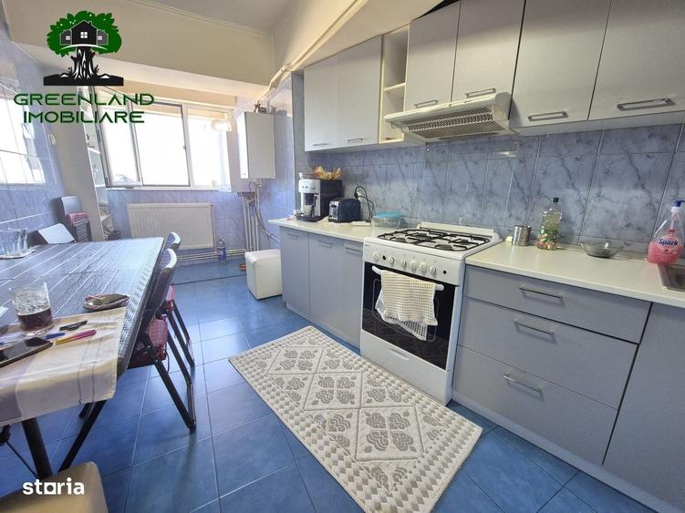 Apartament cu 3 camere decomandat în Hala Centrală