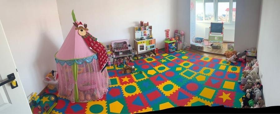 Apartament cu 4 camere decomandat, mobilat în Central