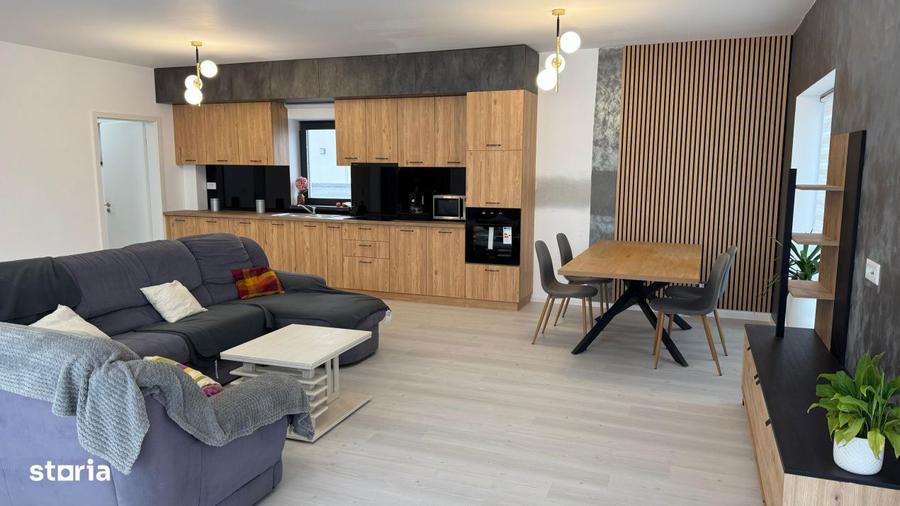 Apartament cu 3 camere, mobilat în Tractorul