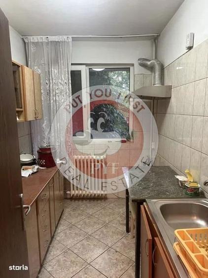 Apartament cu 3 camere semidecomandat în Dristor