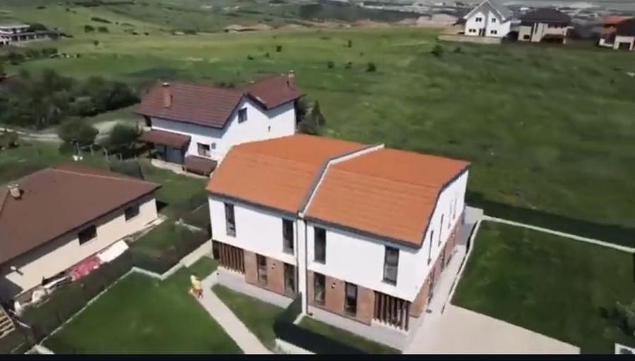 Casă cu 4 camere în Dezmir