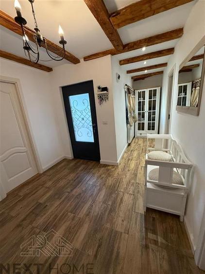 Casă cu 4 camere cu Teren 2400 Mp în Păulești