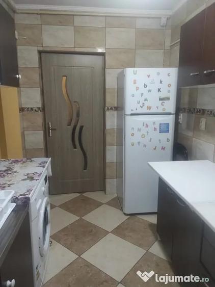 Apartament cu 3 camere semidecomandat în Central