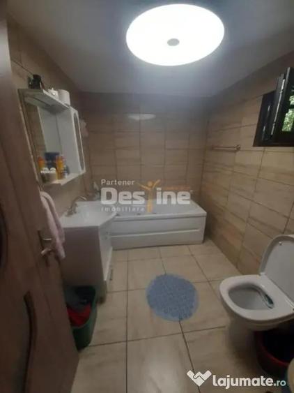 Casă cu 5 camere cu Teren 1675 Mp în Josani