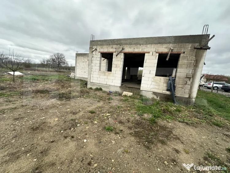 Casă cu 5 camere cu Teren 2400 Mp în Central