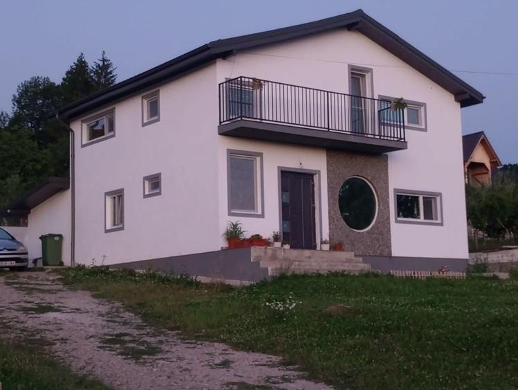 Casă cu 4 camere în Central