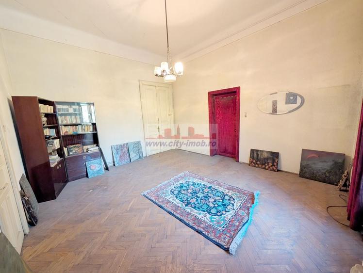 Apartament cu 3 camere semidecomandat în Victoriei