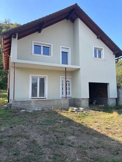 Casă cu 4 camere în Central
