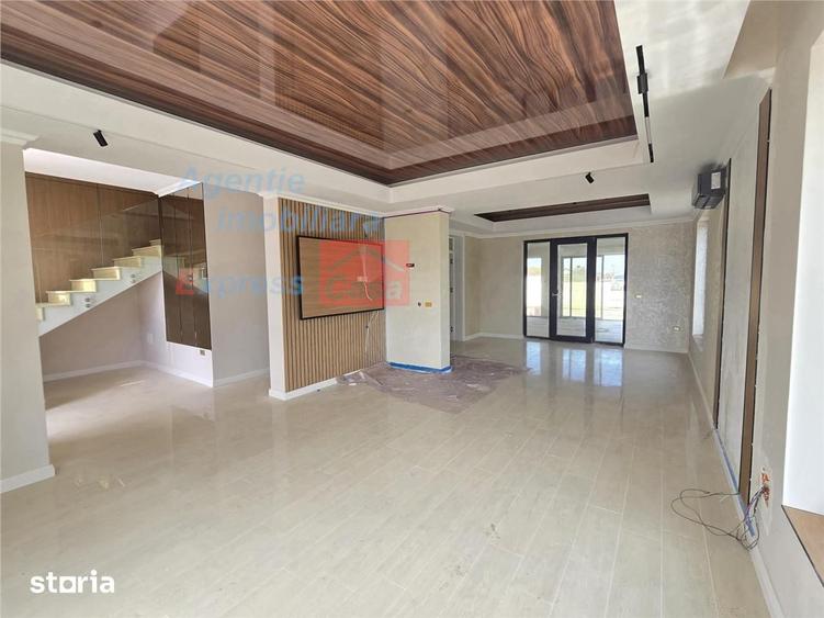 Casă cu 4 camere cu Teren 500 Mp în Aroneanu