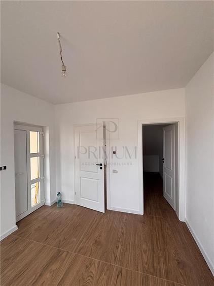 Duplex cu 4 camere cu Canalizare în Moșnița Nouă