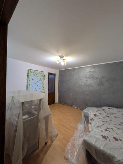 Apartament cu 3 camere decomandat în Sud